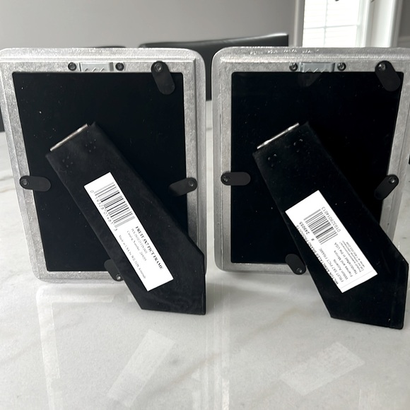 Set of Two Vintage Wilton Armetale Picture Frames - Picture 7 of 9